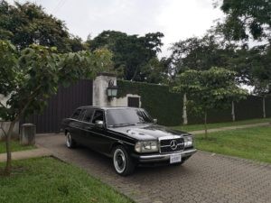 COSTA-RICA-PRIVATE-ESTATE.-MERCEDES-W123-LIMOUSINE-300D-LWB-LANG9c82a341d8cff1d3.jpg